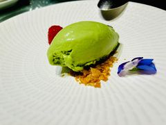 香椿冰激凌配芝麻米通-杭州西子湖四季酒店·金沙厅