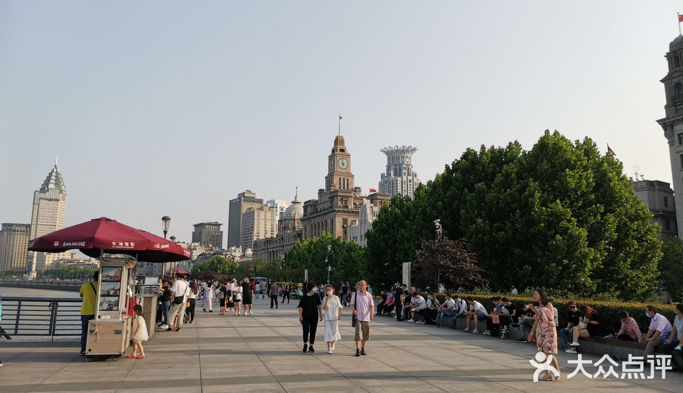 趁着儿童节到南京路，一路逛到那里