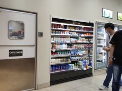 -全家便利店(江湾镇站店)
