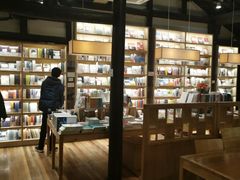 -猫的天空之城概念书店(杭州南宋御街店)