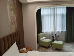 -泸州泸舍酒店(江阳区水井沟步行街店)