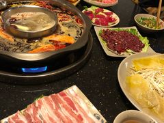 -茅草房·河畔园林火锅
