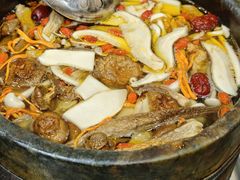 -鲁朗石锅城·松茸天麻石锅鸡