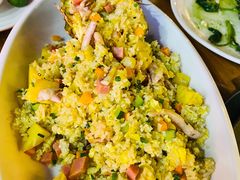 海鲜菠萝炒饭-范饭椰林川湘味海鲜·椰子鸡(三亚湾椰梦长廊店)