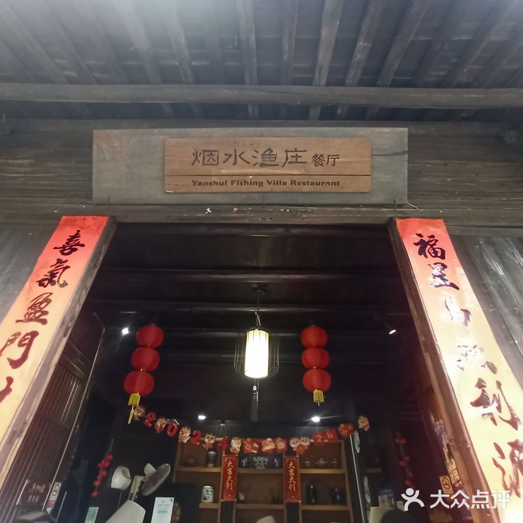 脆炸桑叶是这里的一道特色菜，香脆可口特别好吃