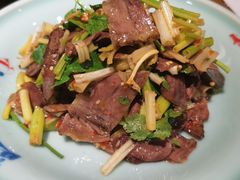 芹菜拌牛肉-蜀宴小调·精致家常菜(来福士店)