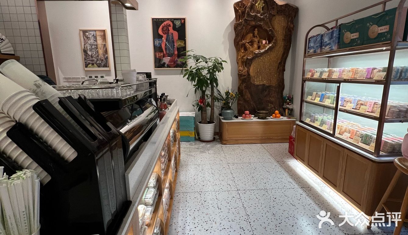 这里的咖啡店作为玉佛寺的咖啡店还是蛮有特色的