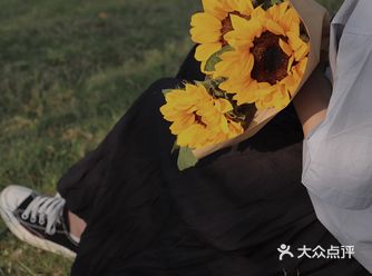 有风，有江，有三五好友，有美好时光