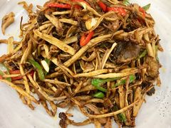 茶树菇烧肚丝-张大厨家宴小馆