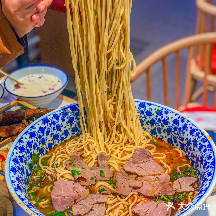 快带你脸大的闺蜜去吃🍜 绝对显脸小哈哈