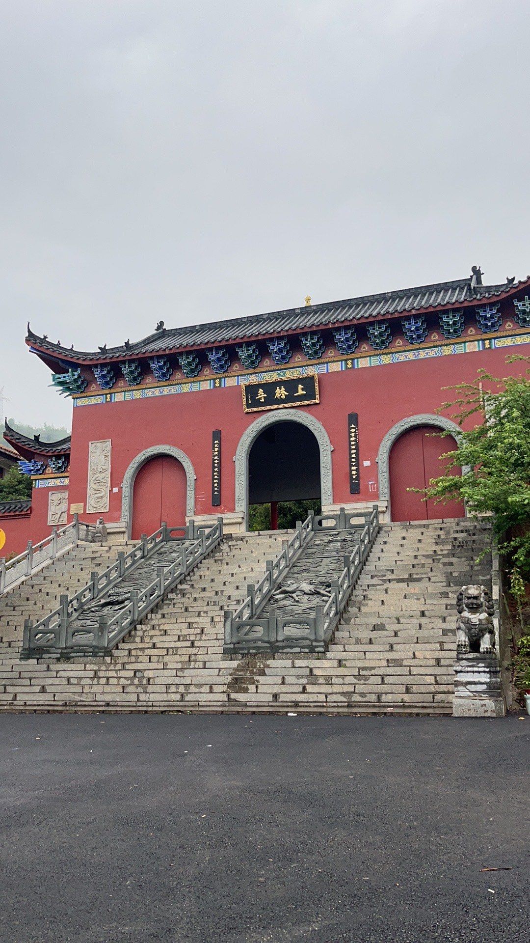 外形宏伟气派,里面也是很有大寺庙的庄重,来株洲怎么能不来上林寺看看