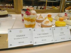 芒果百香果慕斯杯-PAUL LAFAYET 法式甜品(港汇广场店)