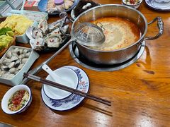 -老何家后安粉·糟粕醋海鲜火锅(三亚湾椰梦长廊店)