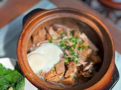 牛腩拼猪肚窝蛋煲仔饭-容里煲仔饭(利丰北路店)
