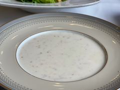 奶油松茸蘑菇汤-莫斯科餐厅