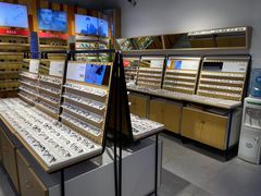 -LOOK眼镜·蔡司依视路配镜(宝山万达店)