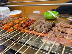 -哈尔滨小酒馆·鲜肉现穿自助烧烤(康新花园店)