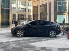 -TESLA 特斯拉(上海太古汇体验店)