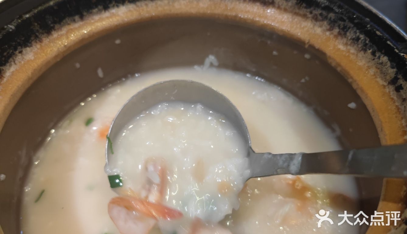 一锅暖心的基围虾砂锅粥，搭配普宁炸豆腐的绝妙