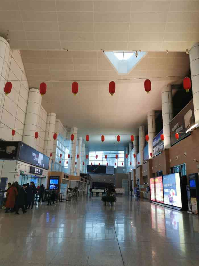 九华山机场-"从厦门飞北京,在池州九华山机场中转等候3.