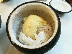 -志龙皇冠吃货椰子铺