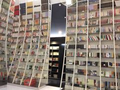 -钟书阁(松江泰晤士小镇店)