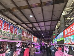 -上海龙吴水胜海发市场