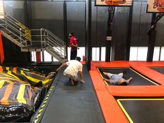 -嗨翻Hi-Fun竞技主题乐园·蹦床亲子生日轰趴(国光1937店)