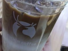 乌龙生椰乳茶-瑞幸咖啡(解放碑英利大融城店)