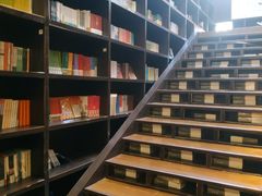 -钟书阁(松江泰晤士小镇店)