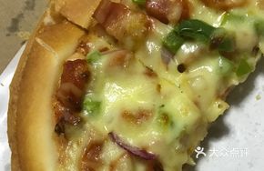 Thin-Crust Chicken Pizza