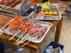 -哈尔滨小酒馆·鲜肉现穿自助烧烤(康新花园店)