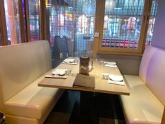 靠窗位-日进一片海.生腌海鲜火锅.宵夜烧烤(三里屯总店)