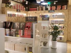 大堂-新华里咖啡书吧(新华书店小寨店)