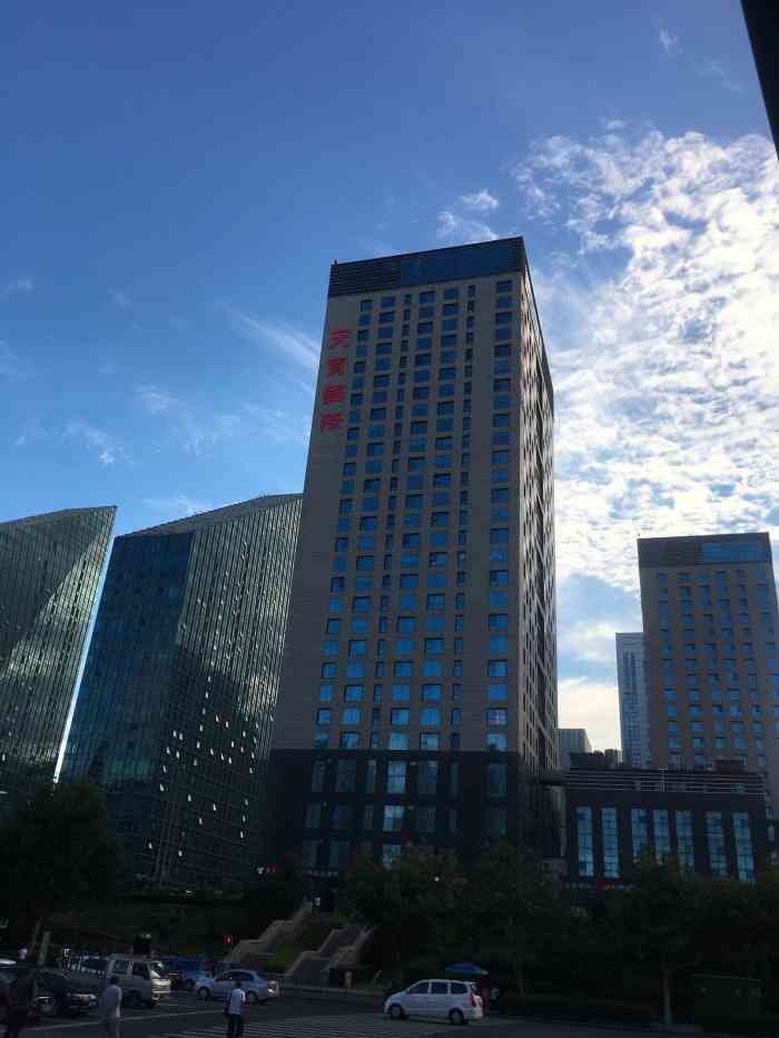 天宝国际-"不用去魔都,青岛也有名家作品汇集的画展了.