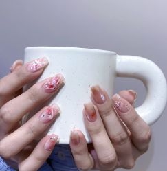 -花岐款式专研健康美甲沙龙