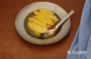 Bamboo Pineapple Basque Cheesecake