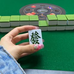 -花岐款式专研健康美甲沙龙