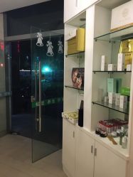 -荟草堂专业祛斑祛痘