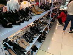 -优衣库(上海金桥国际商业广场店)