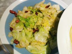 手撕圆白菜-懒人盐府人家(航天桥店)
