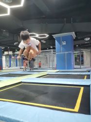 -反弹蹦床公园(南坪万达店)