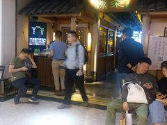 等位区-绿茶餐厅(广州天河城店)