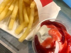 迷你草莓新地-麦当劳(轻轨曹杨路店)