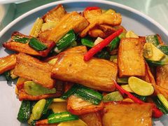 腊八蒜炒杏鲍菇-新加坡瑞珍•海河观景餐厅