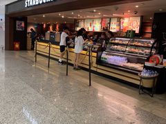 门面-星巴克(浦东机场T2到达店)