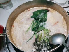 -洪氏嗨捞·广东猪肚鸡·椰子鸡火锅(西咸万象城店)