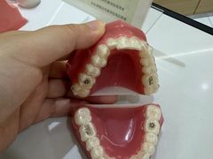 -瑞尔齿科(南京东路名人诊所)