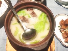 烧猪骨煲淋芥兰-晓粤·惹味粤菜(凯德乐峰广场店)