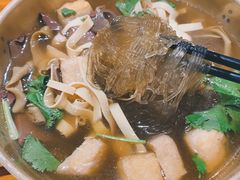 鸭血粉丝汤-龍堂蟹黄小笼包(万家丽店)